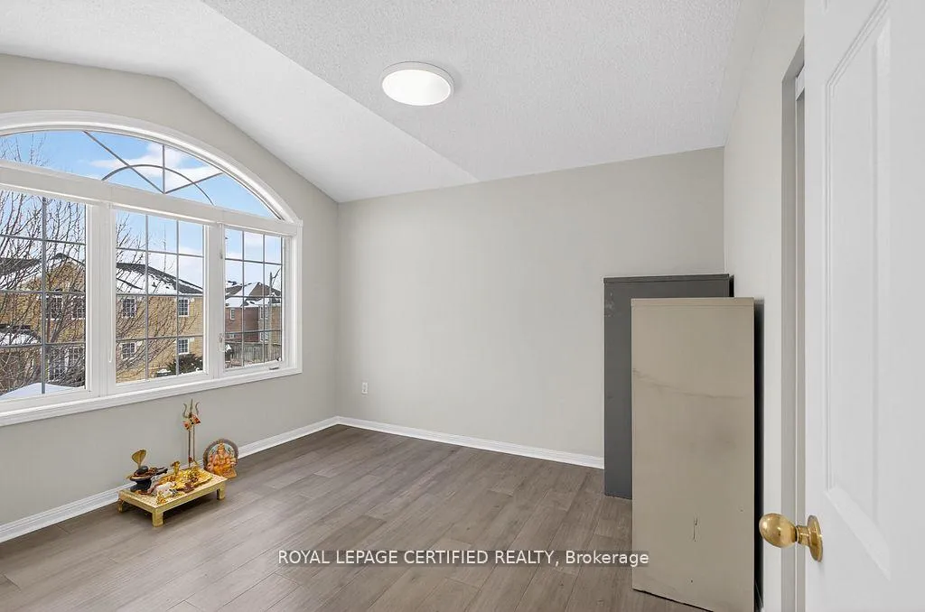 Photo 33 of 10 Verona Drive, Brampton, Vales of Castlemore — HOMEH