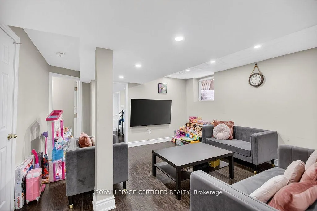 Photo 38 of 10 Verona Drive, Brampton, Vales of Castlemore — HOMEH