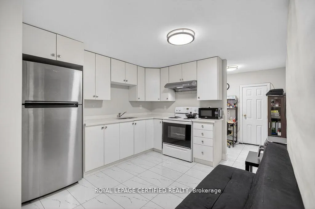 Photo 39 of 10 Verona Drive, Brampton, Vales of Castlemore — HOMEH