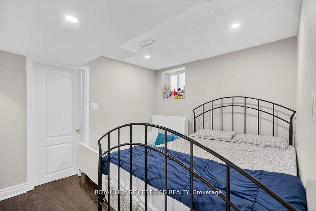 Photo 42 of 10 Verona Drive, Brampton, Vales of Castlemore — HOMEH