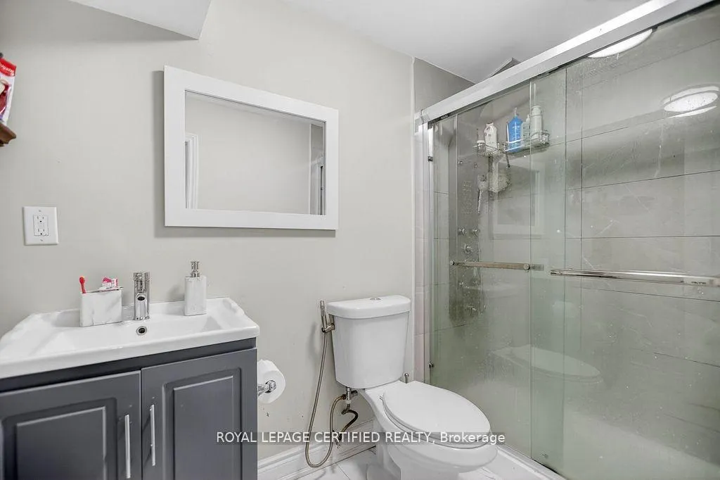 Photo 43 of 10 Verona Drive, Brampton, Vales of Castlemore — HOMEH