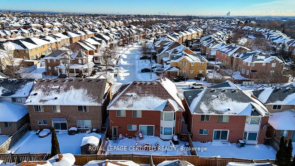 Photo 46 of 10 Verona Drive, Brampton, Vales of Castlemore — HOMEH