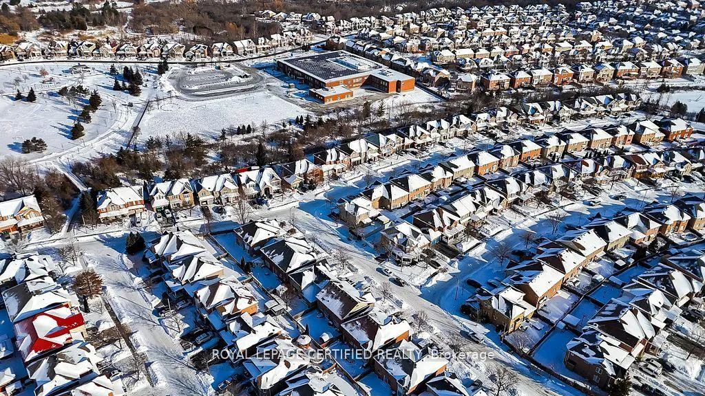 Photo 48 of 10 Verona Drive, Brampton, Vales of Castlemore — HOMEH