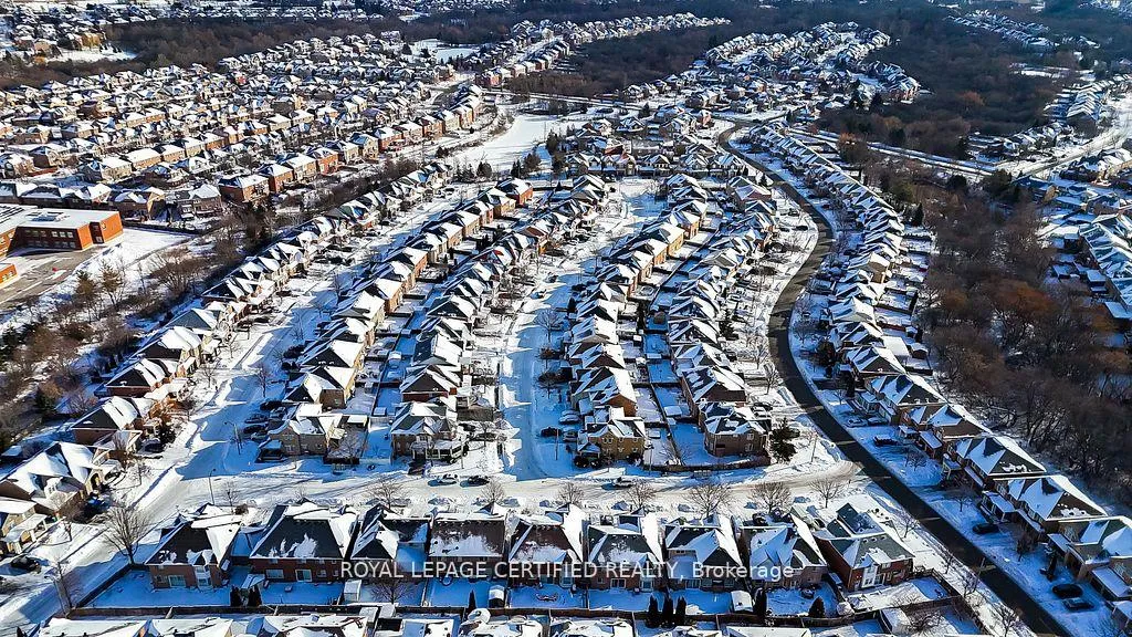Photo 49 of 10 Verona Drive, Brampton, Vales of Castlemore — HOMEH