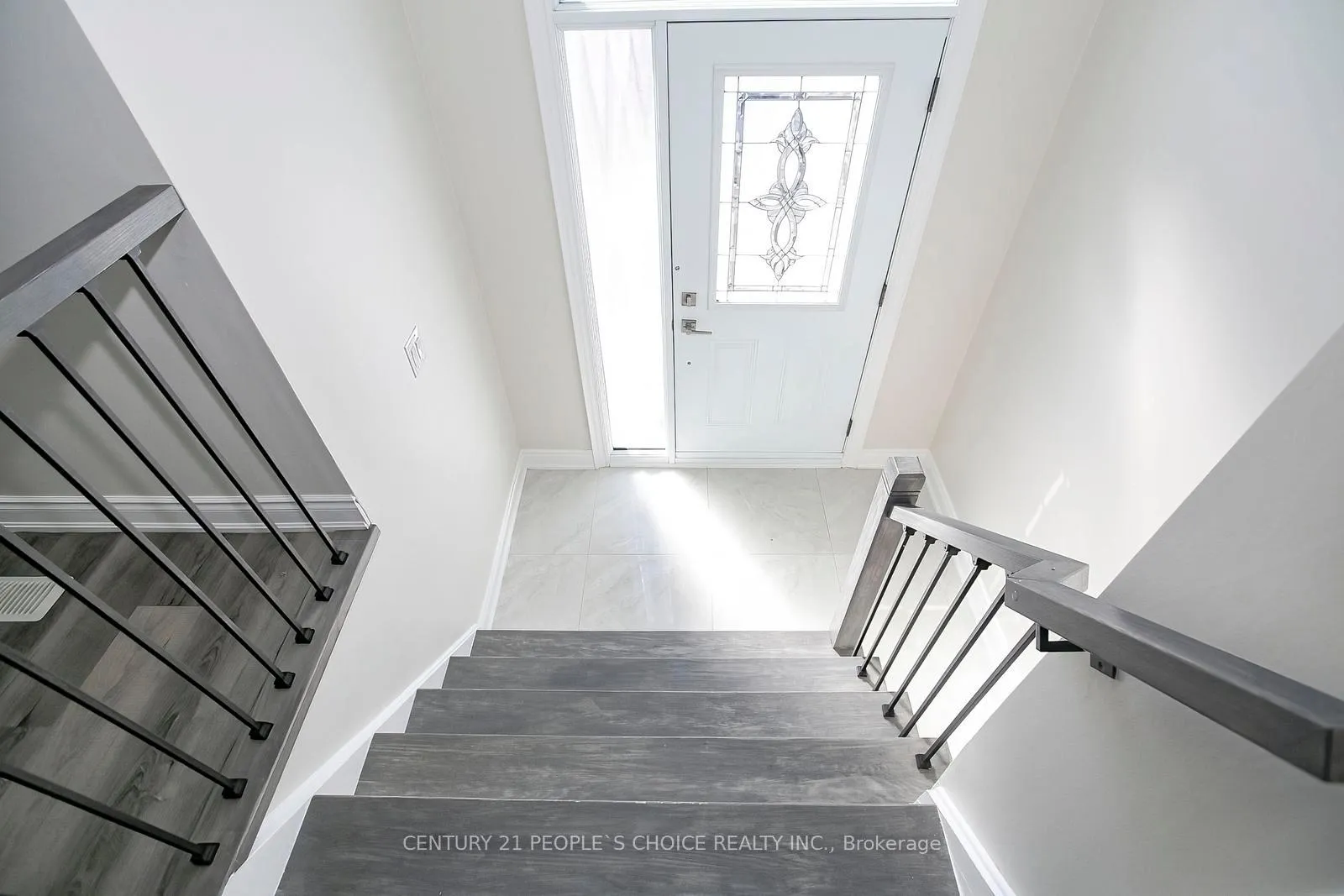Photo 7 of Unit Upper, 106 Winterfold Drive, Brampton, Madoc — HOMEH