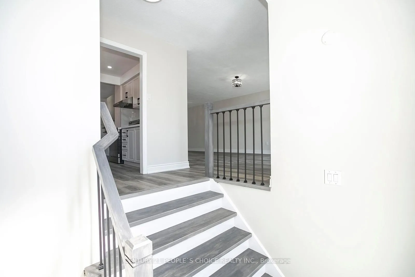 Photo 8 of Unit Upper, 106 Winterfold Drive, Brampton, Madoc — HOMEH