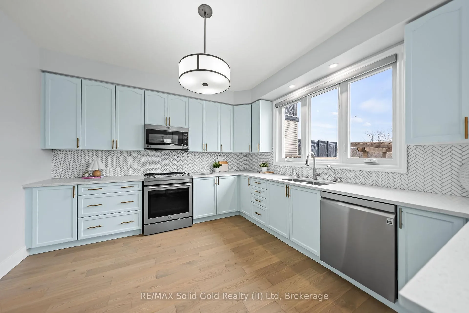 Photo 13 of 75 Porter Crescent, Cambridge, Silver Heights — HOMEH