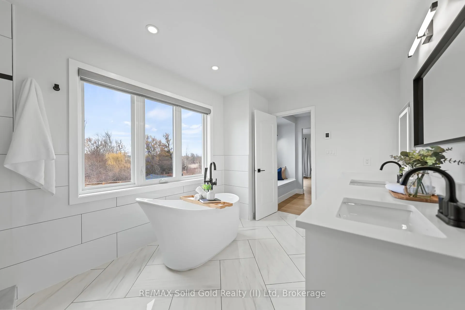 Photo 28 of 75 Porter Crescent, Cambridge, Silver Heights — HOMEH