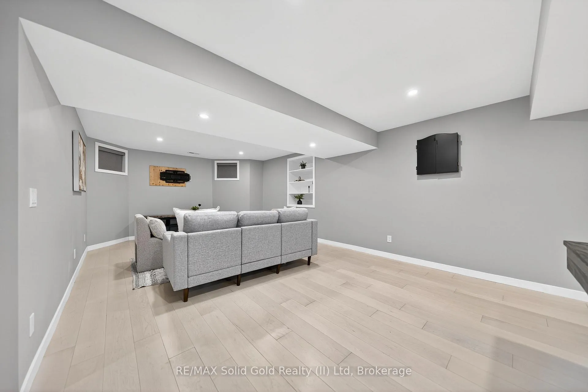 Photo 41 of 75 Porter Crescent, Cambridge, Silver Heights — HOMEH
