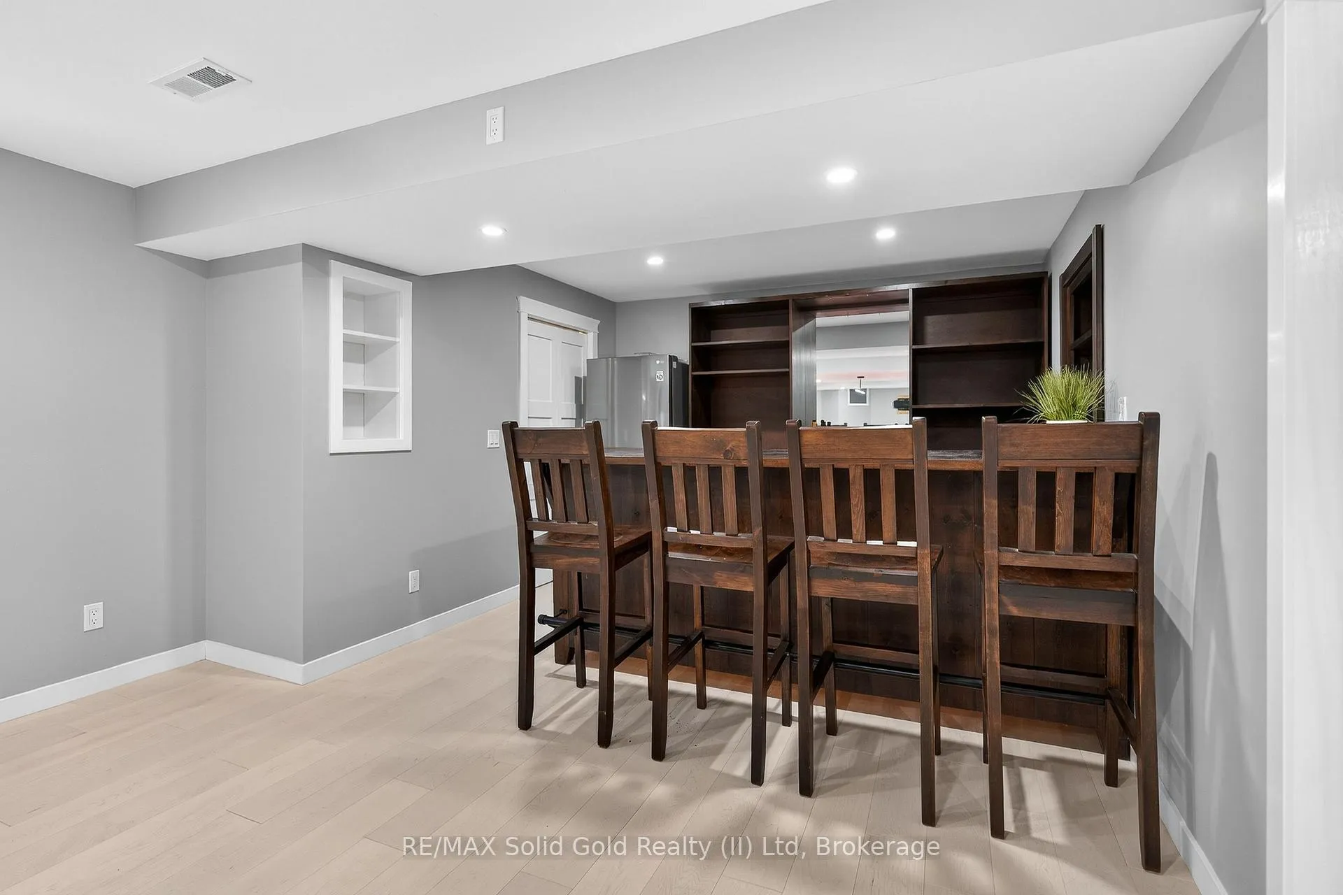 Photo 44 of 75 Porter Crescent, Cambridge, Silver Heights — HOMEH