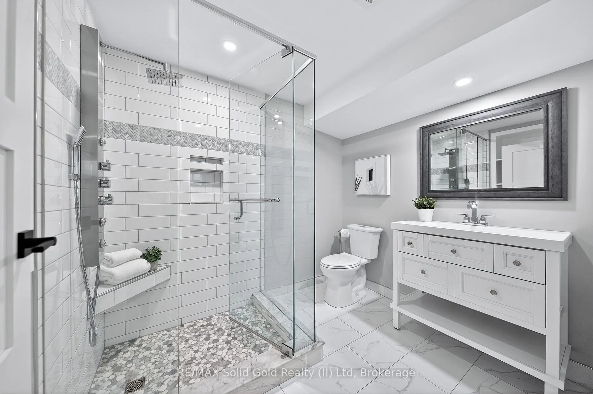 Photo 46 of 75 Porter Crescent, Cambridge, Silver Heights — HOMEH