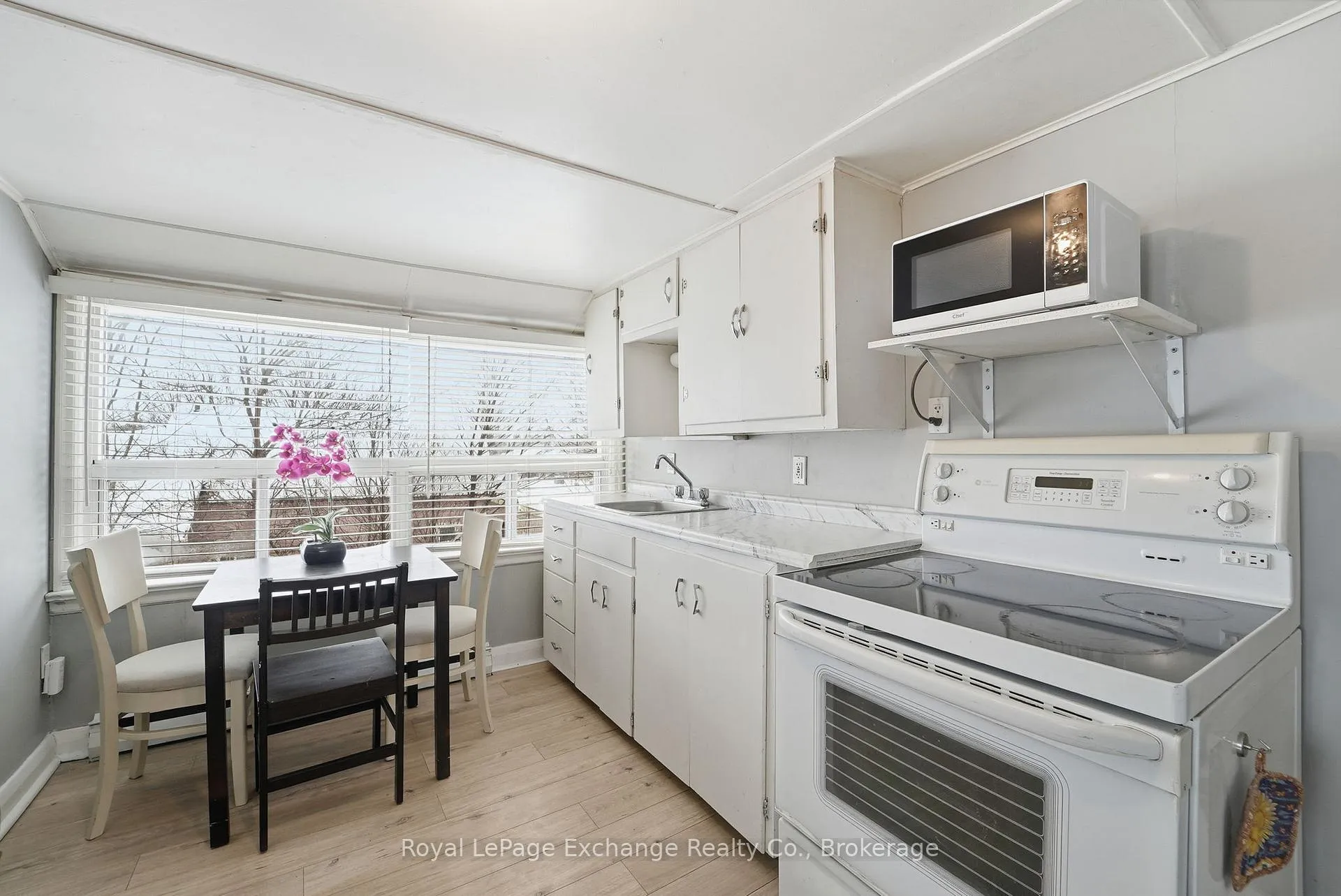 Photo 5 of 967-Upper Unit Huron Terrace, Kincardine — HOMEH