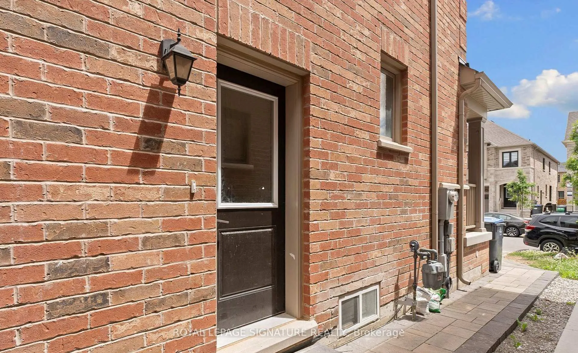 Photo 3 of 24 Fordham Road, Brampton, Bram West — HOMEH