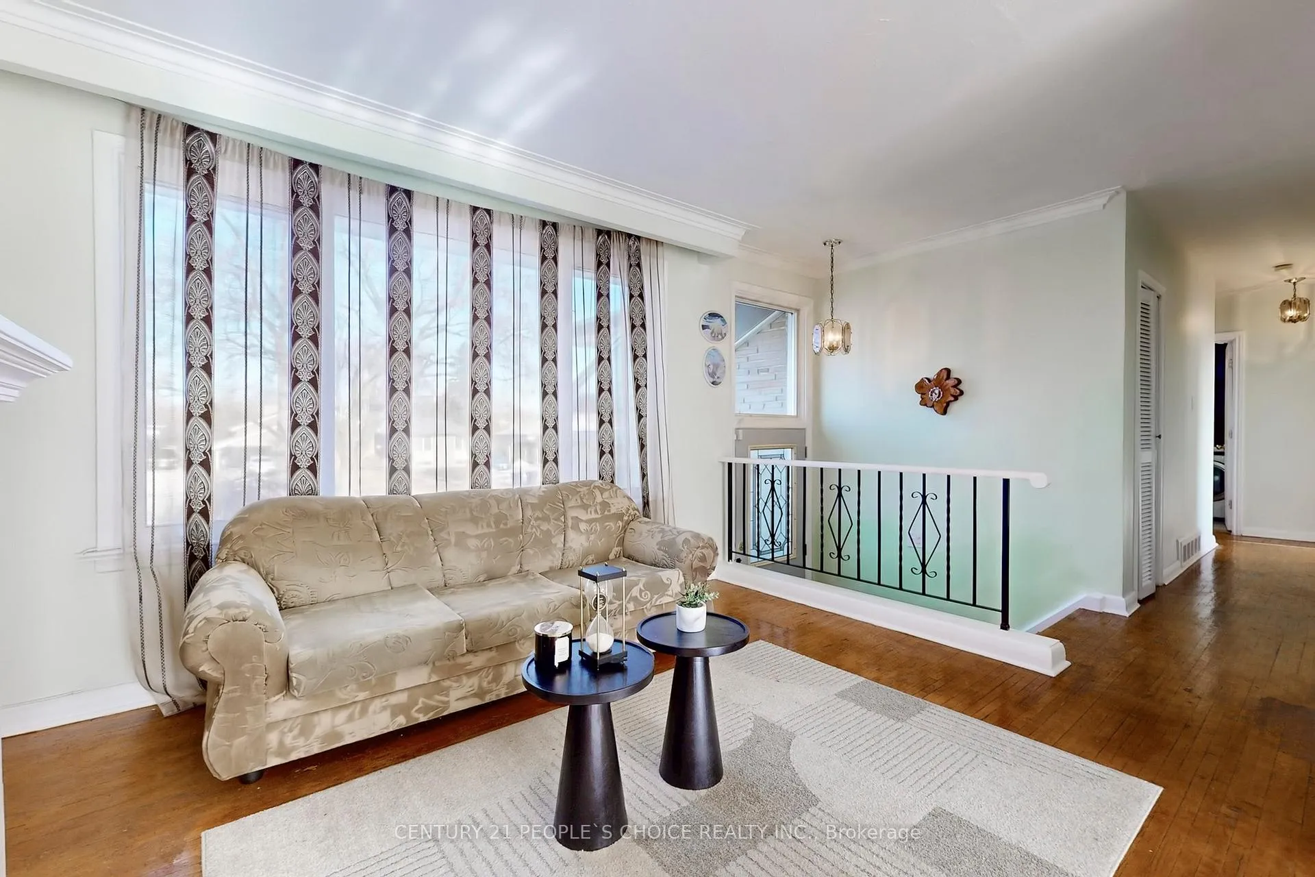 Photo 4 of 35 Westhumber Boulevard, Etobicoke, West Humber-Clairville — HOMEH