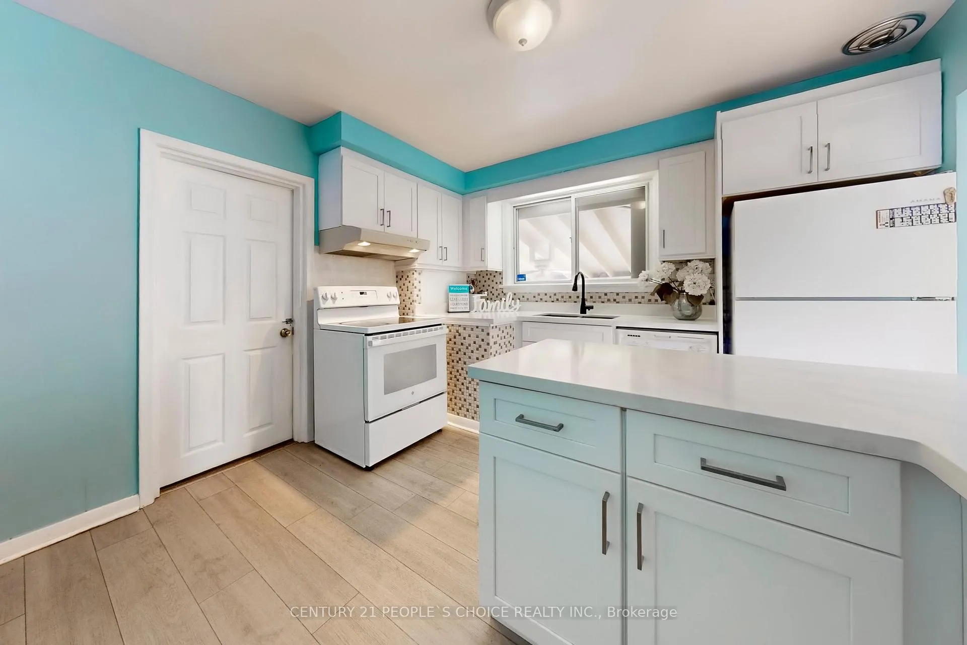 Photo 9 of 35 Westhumber Boulevard, Etobicoke, West Humber-Clairville — HOMEH