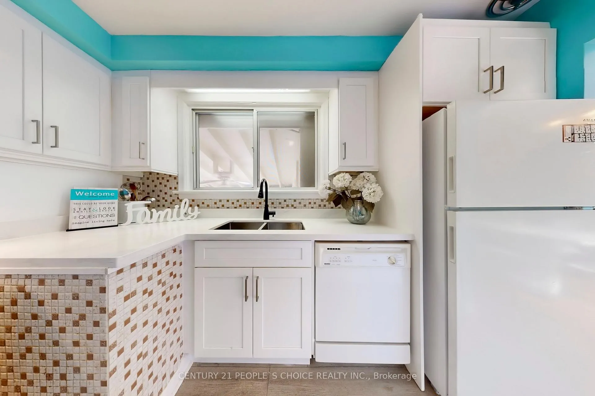 Photo 10 of 35 Westhumber Boulevard, Etobicoke, West Humber-Clairville — HOMEH