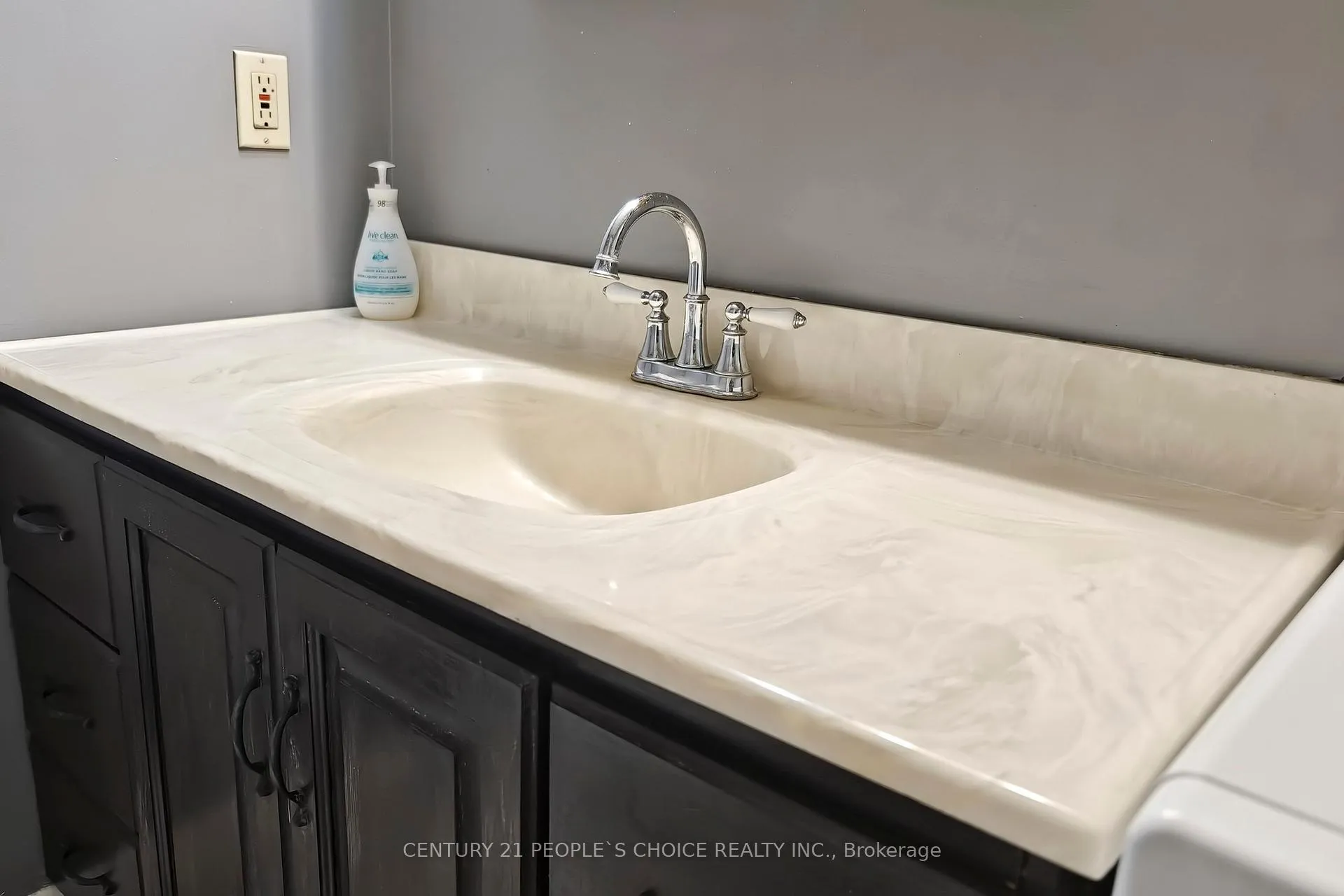Photo 22 of 35 Westhumber Boulevard, Etobicoke, West Humber-Clairville — HOMEH