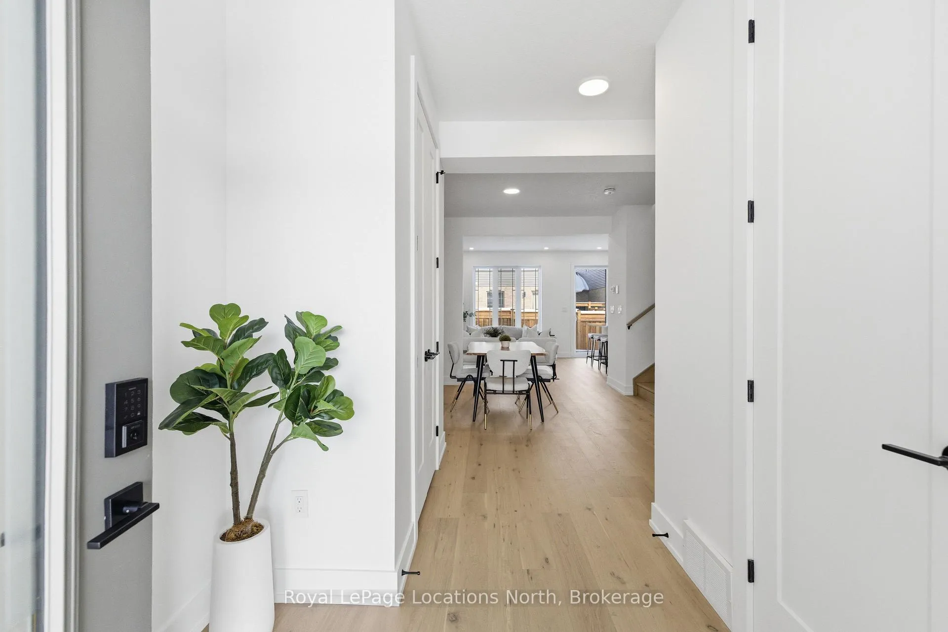 Photo 3 of 5 Swain Crescent, Collingwood — HOMEH