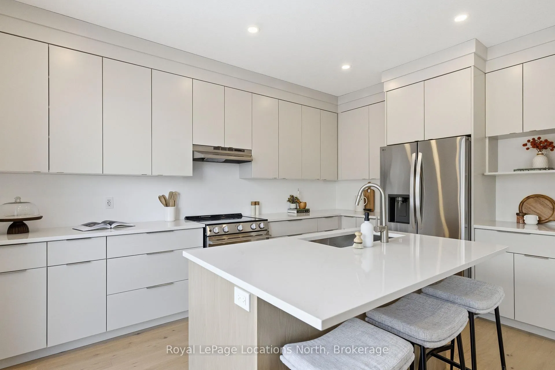 Photo 14 of 5 Swain Crescent, Collingwood — HOMEH