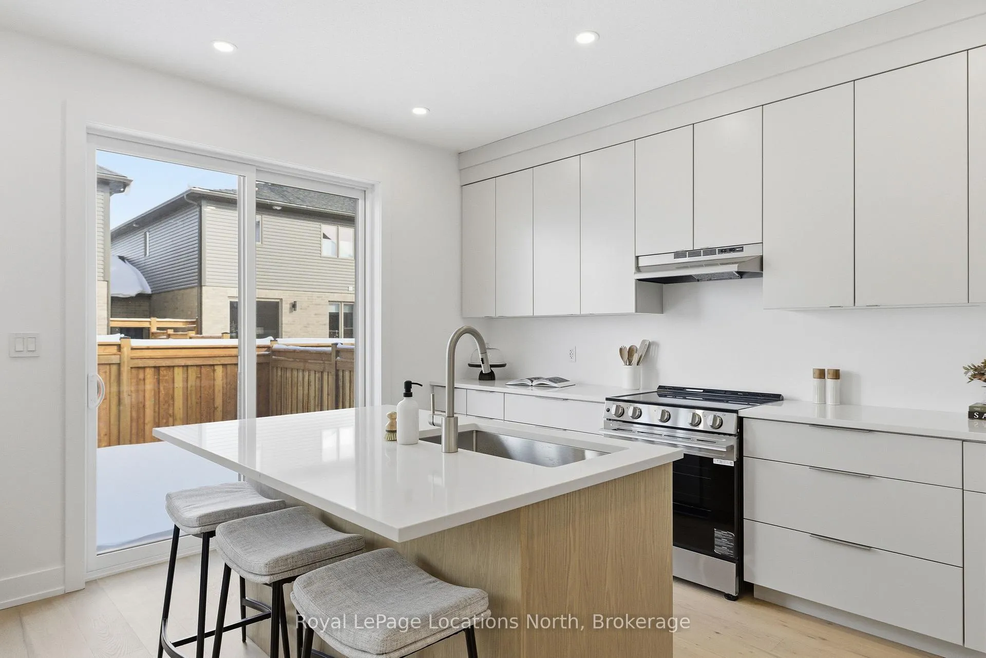 Photo 16 of 5 Swain Crescent, Collingwood — HOMEH