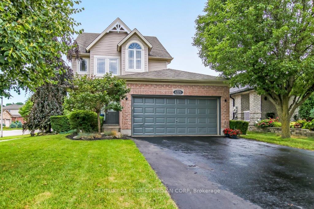 Front of 1275 Crosscreek Crescent