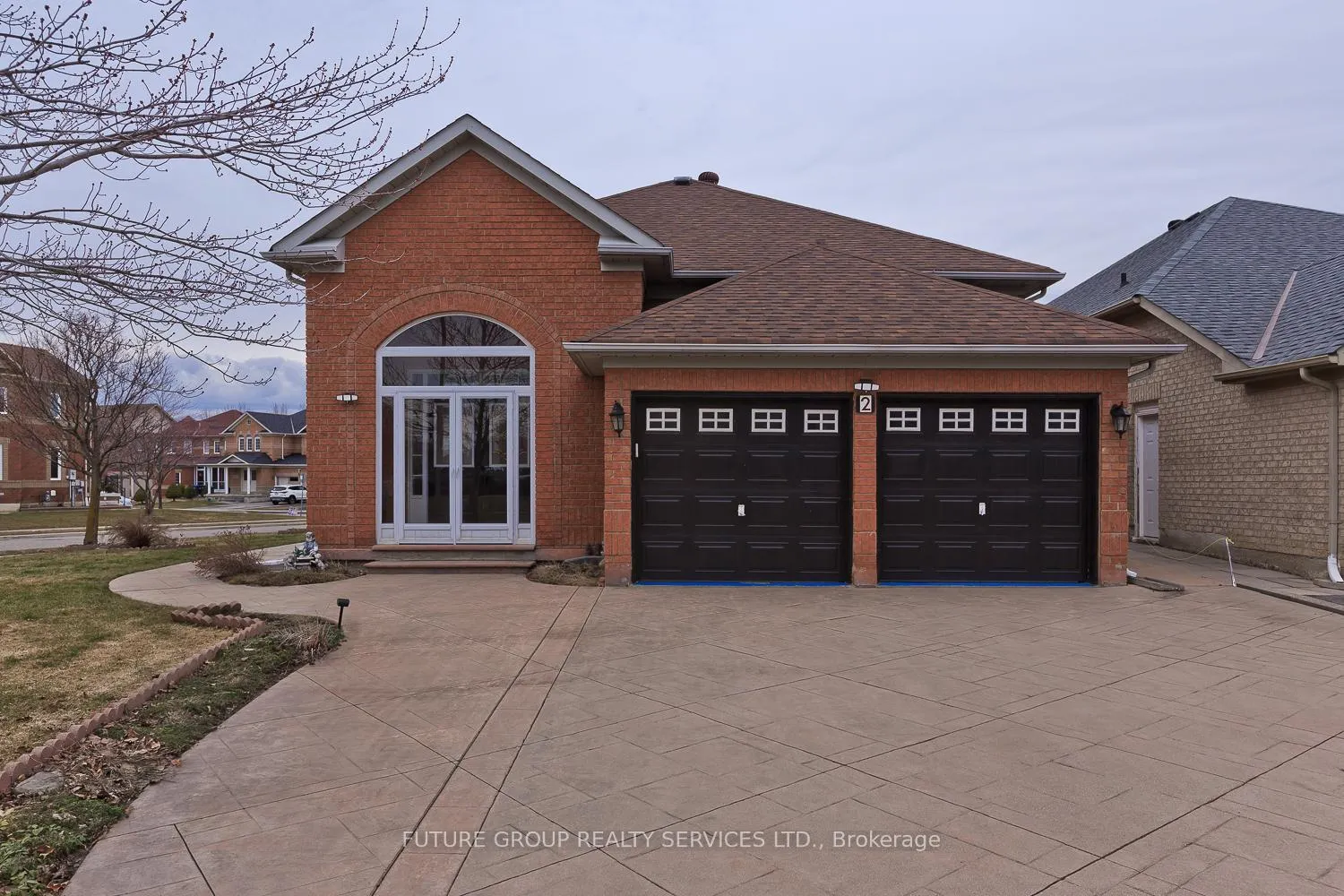 Front of 2 Willow Heights Court N