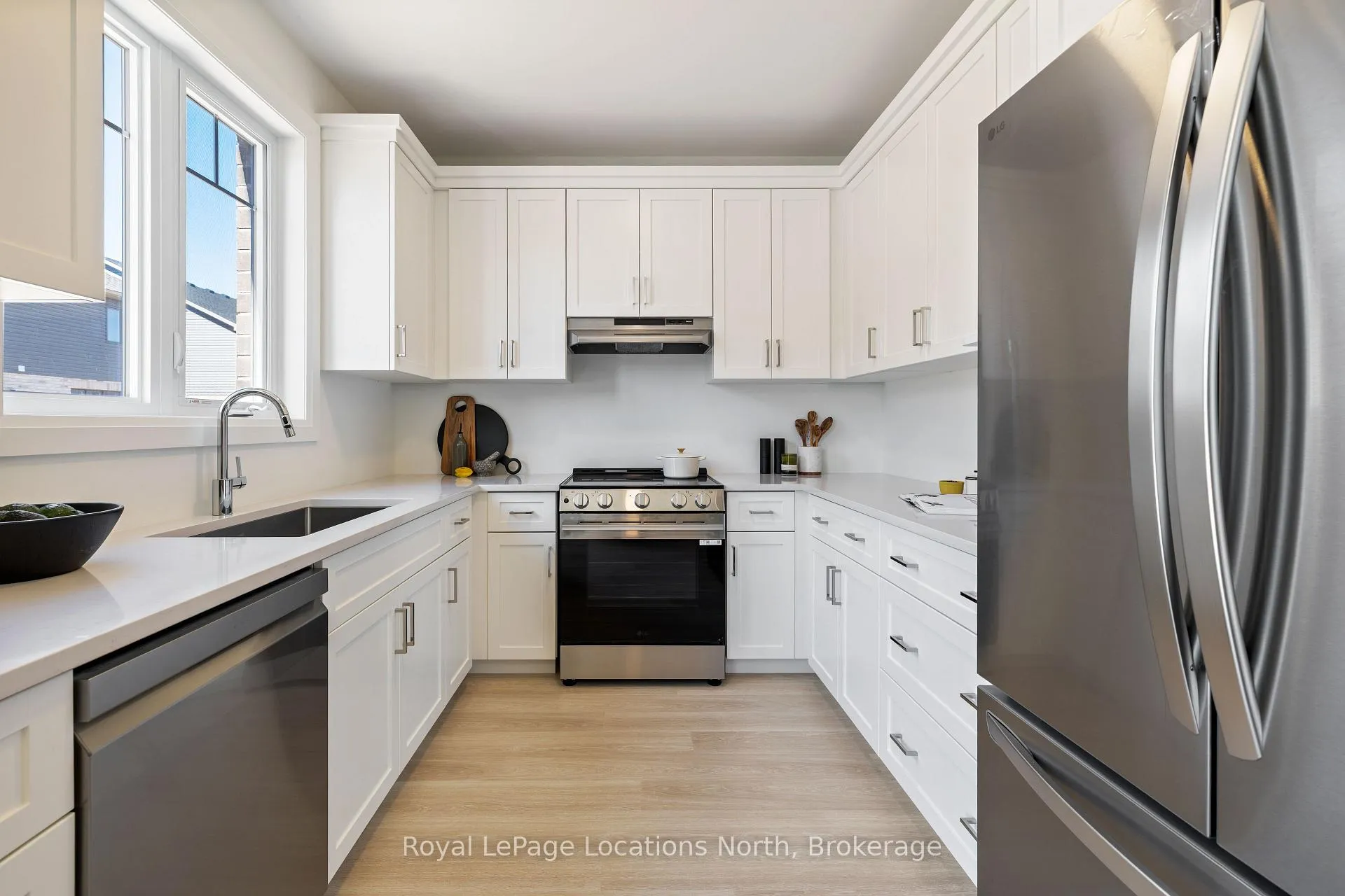 Photo 13 of 49 Swain Crescent, Collingwood — HOMEH