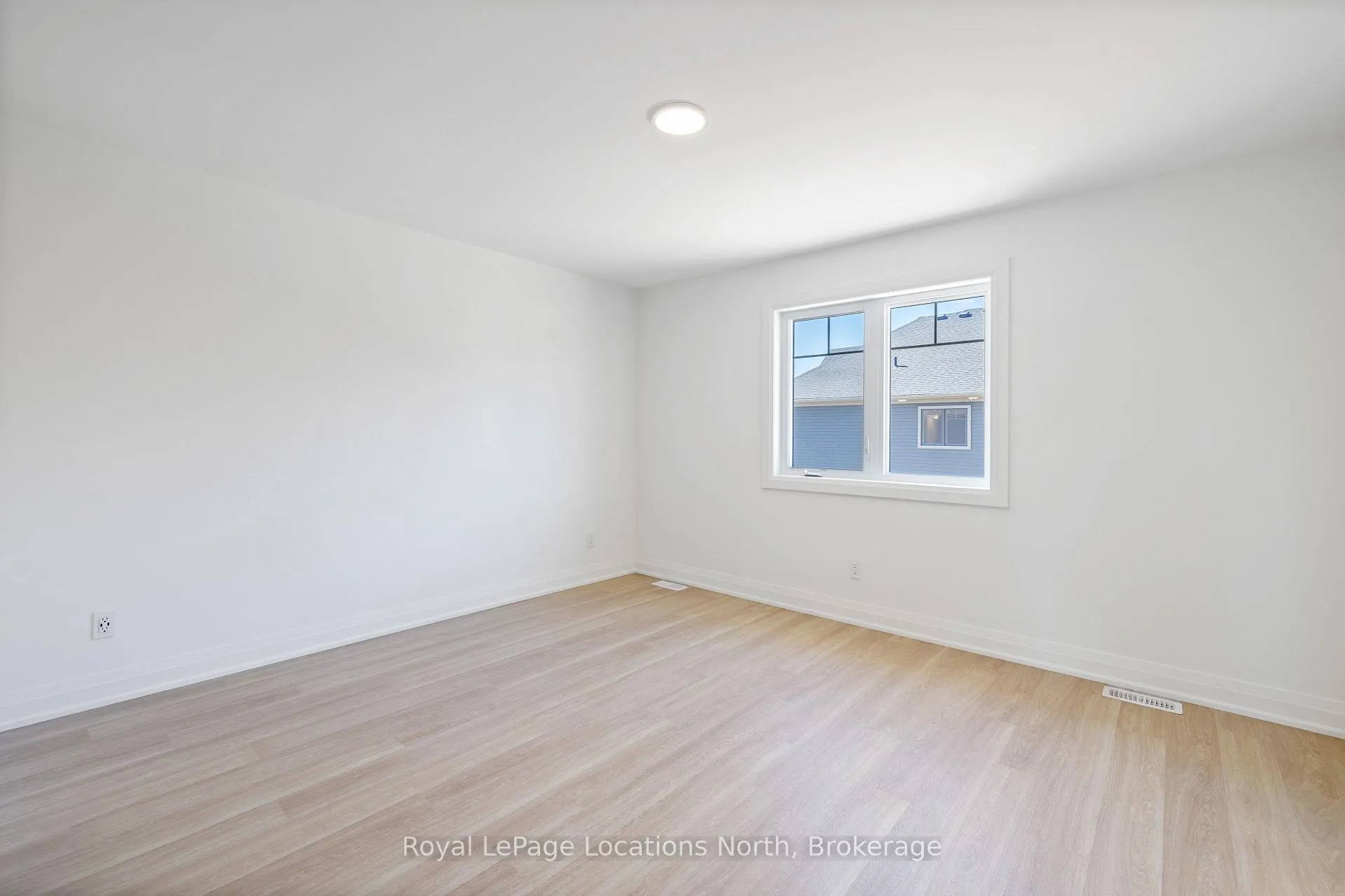Photo 20 of 49 Swain Crescent, Collingwood — HOMEH