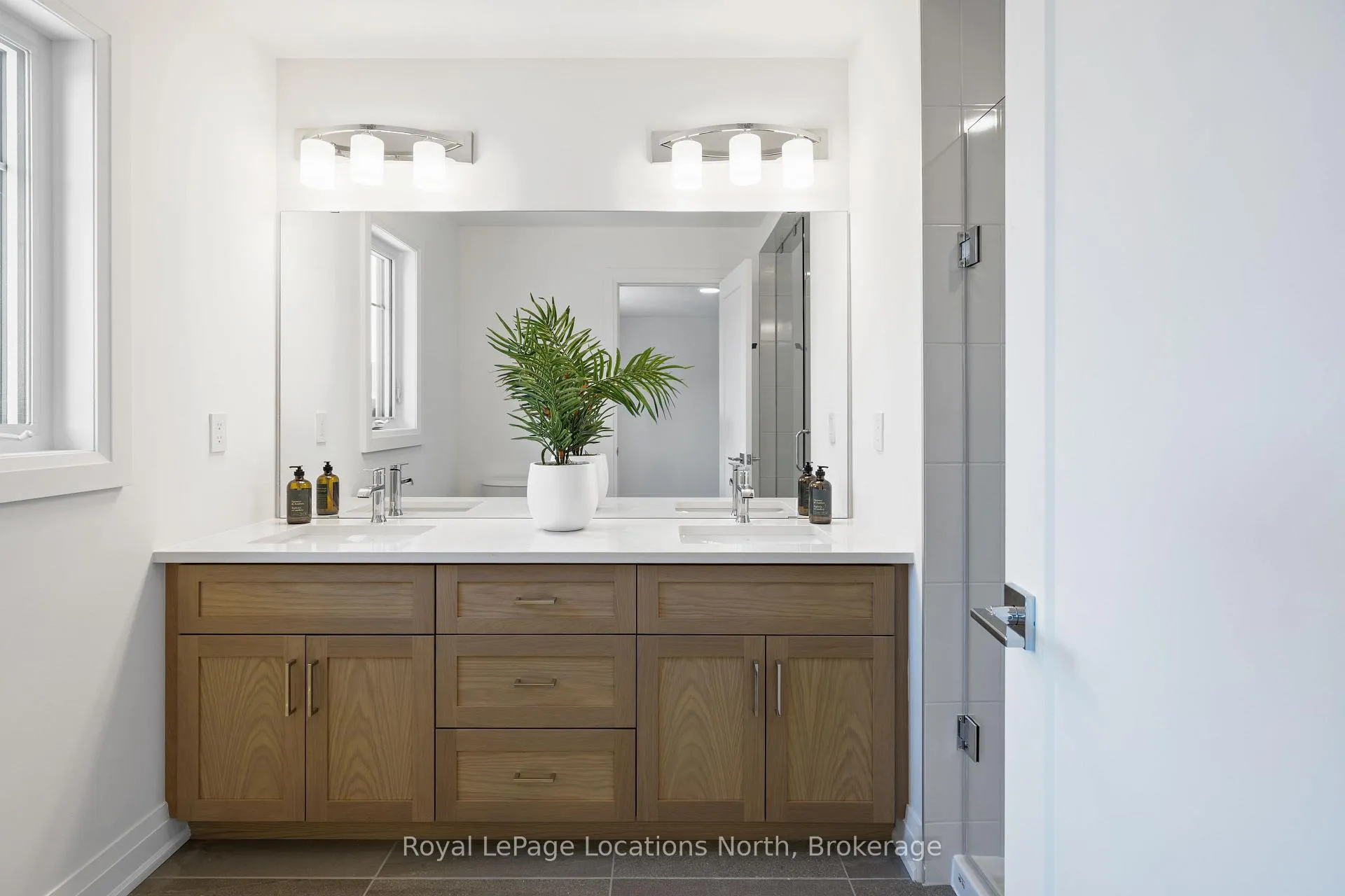 Photo 23 of 49 Swain Crescent, Collingwood — HOMEH