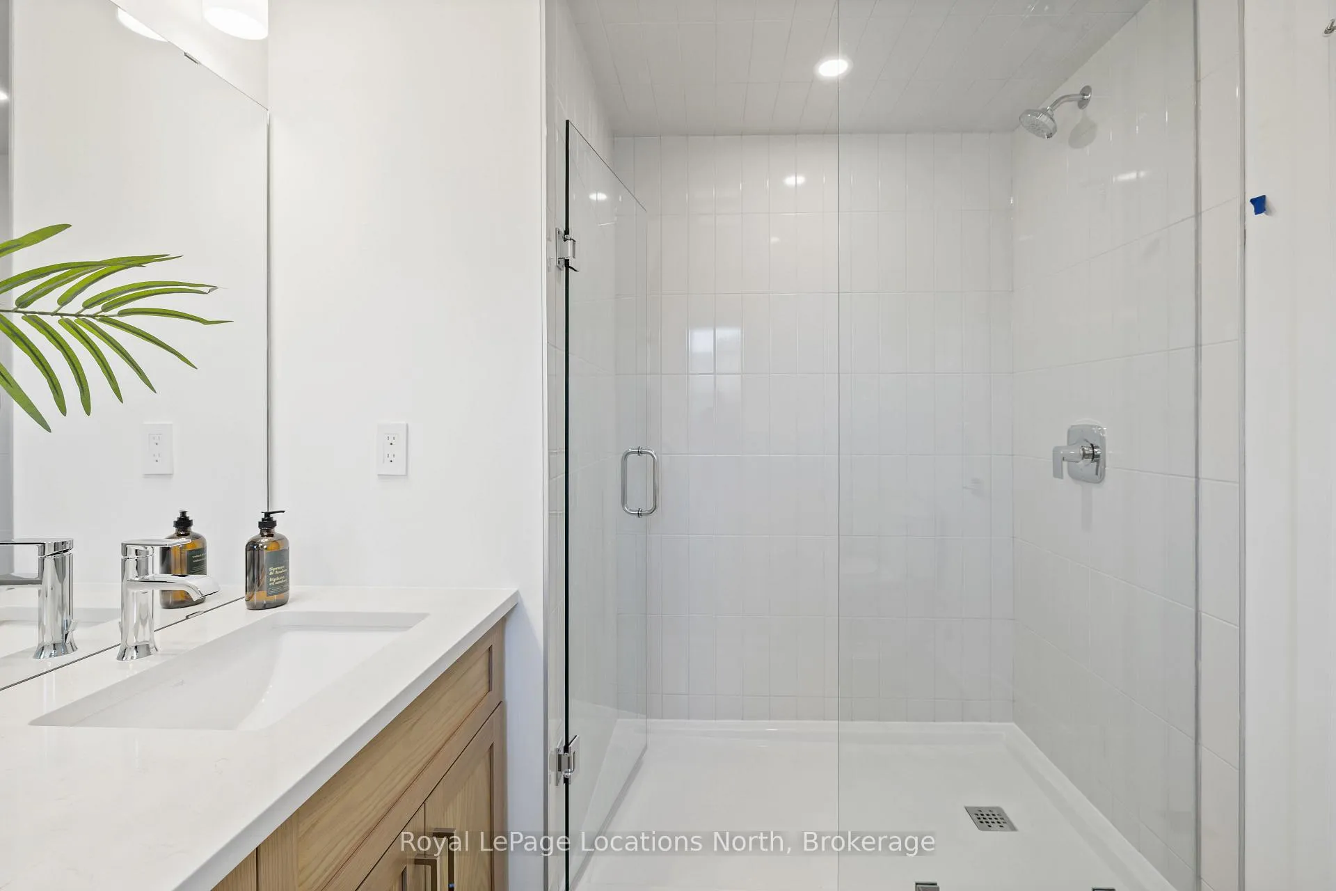 Photo 24 of 49 Swain Crescent, Collingwood — HOMEH