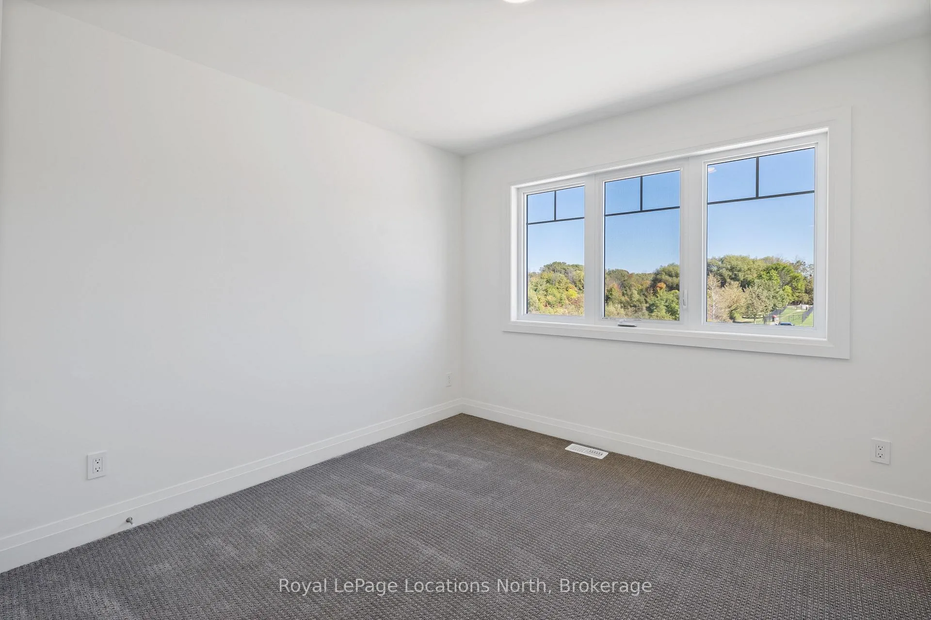 Photo 27 of 49 Swain Crescent, Collingwood — HOMEH