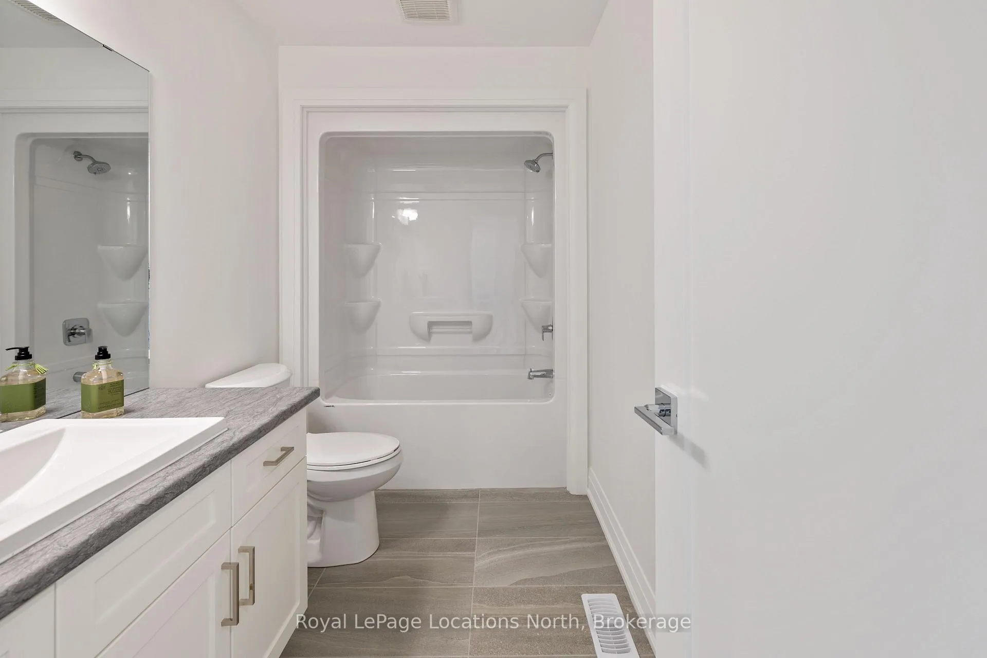 Photo 30 of 49 Swain Crescent, Collingwood — HOMEH
