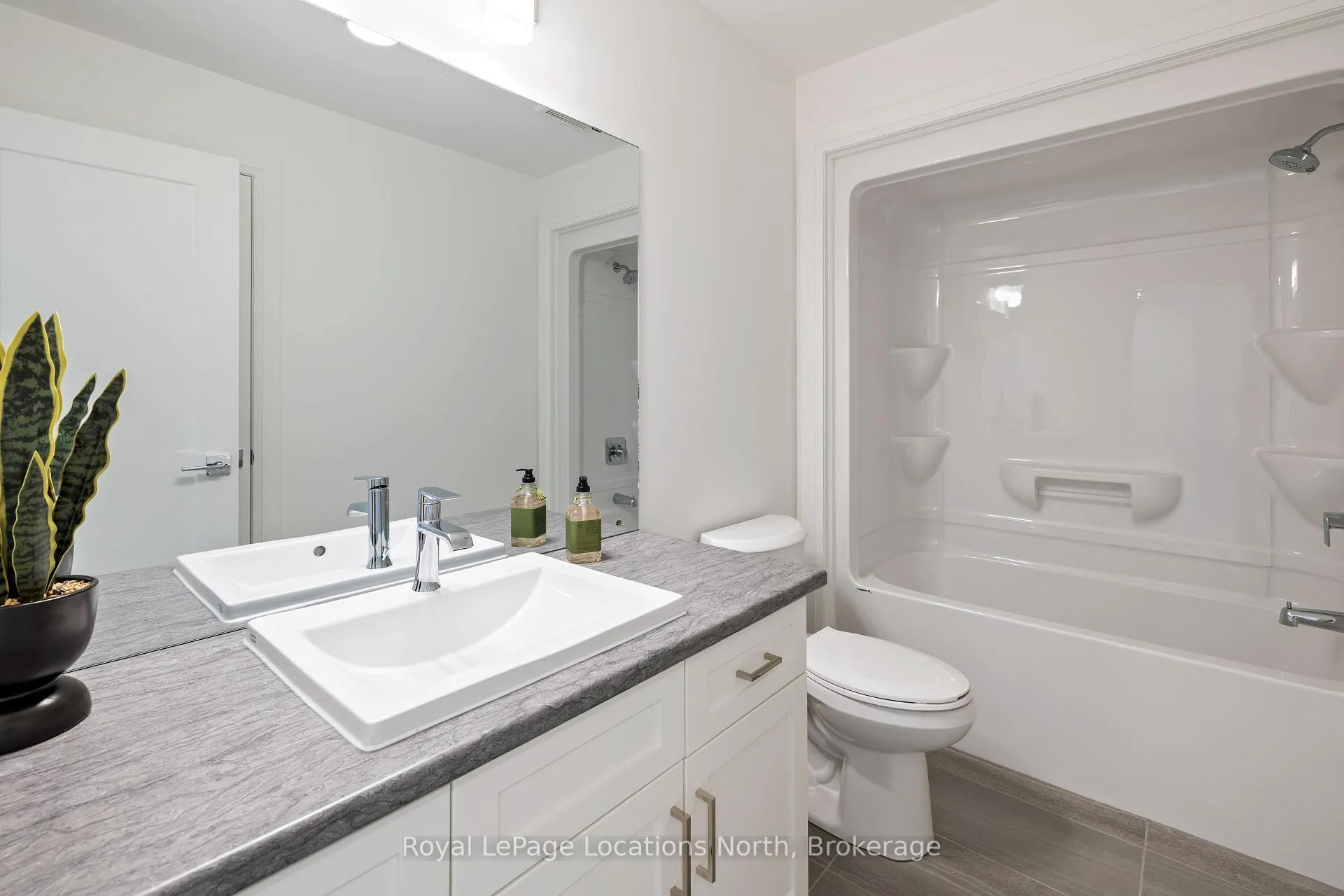 Photo 31 of 49 Swain Crescent, Collingwood — HOMEH