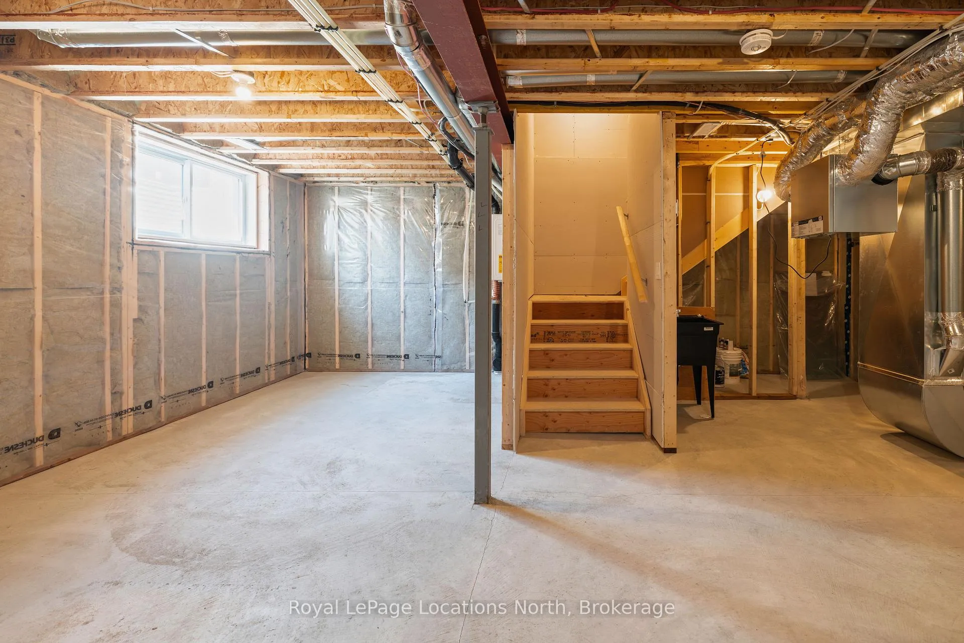 Photo 32 of 49 Swain Crescent, Collingwood — HOMEH