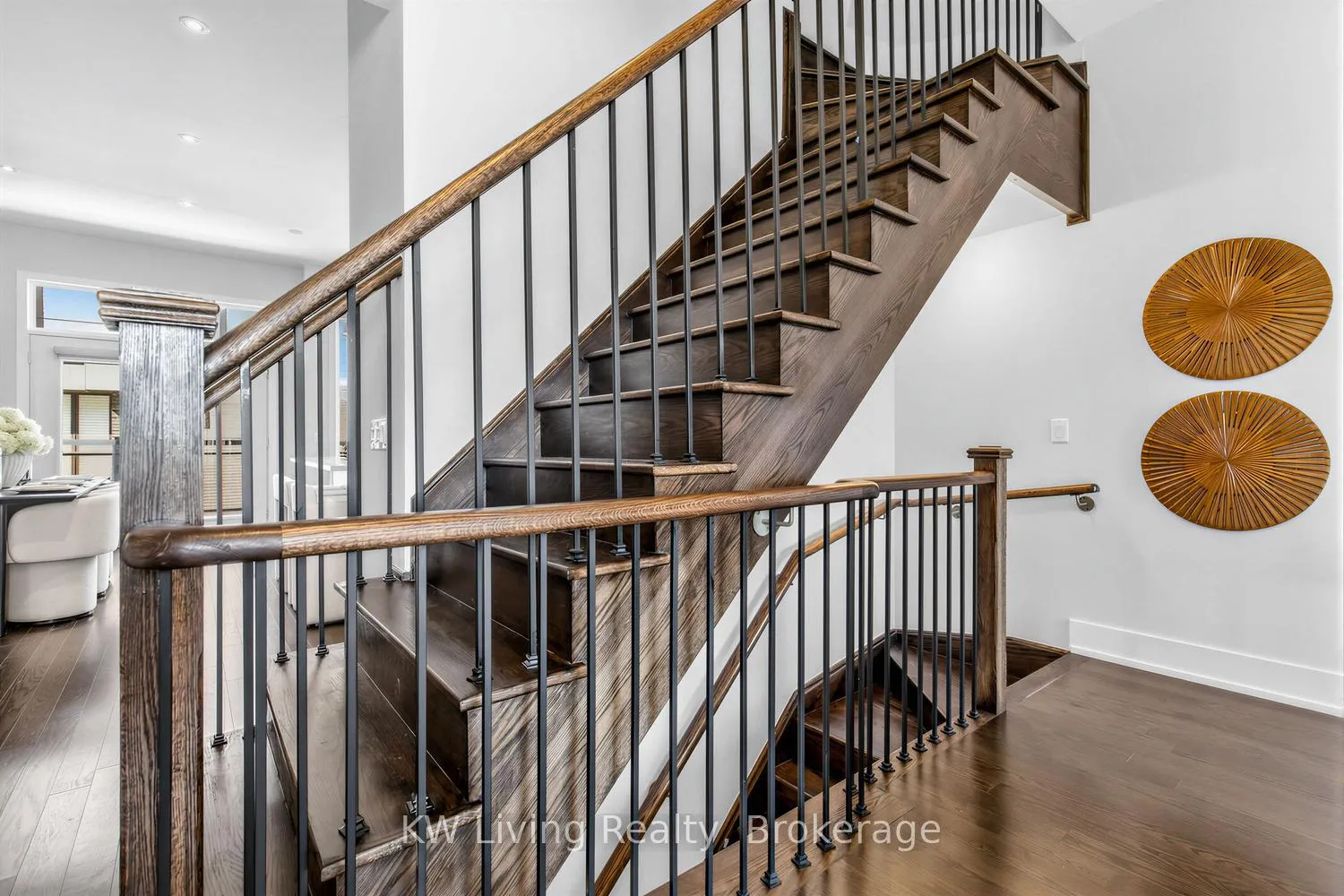 Photo 8 of 9132 Bathurst Street, Vaughan, Patterson — HOMEH