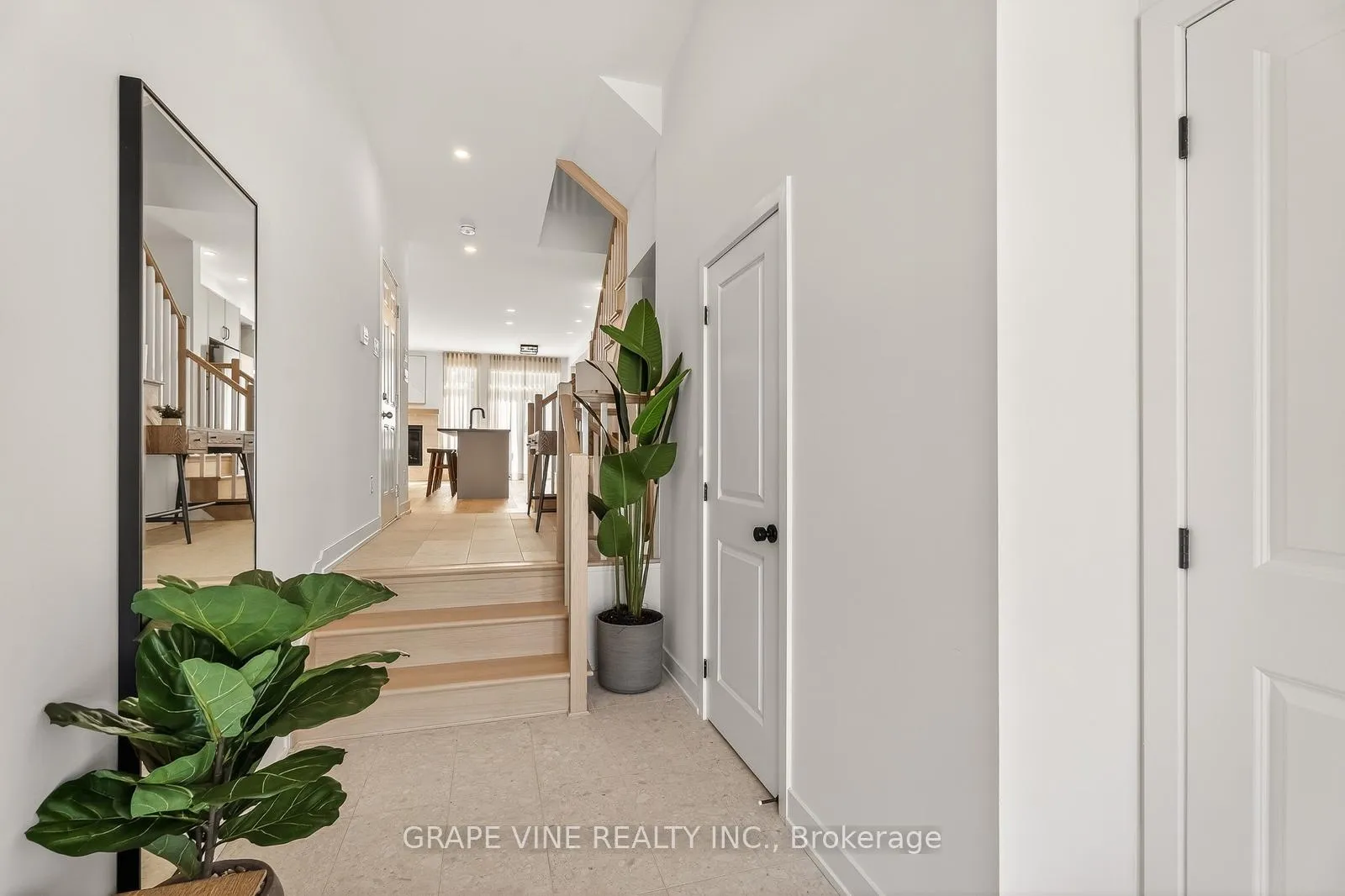 Photo 5 of 2034 Allegrini Terrace, Ottawa, Kanata - Emerald Meadows/Trailwest — HOMEH