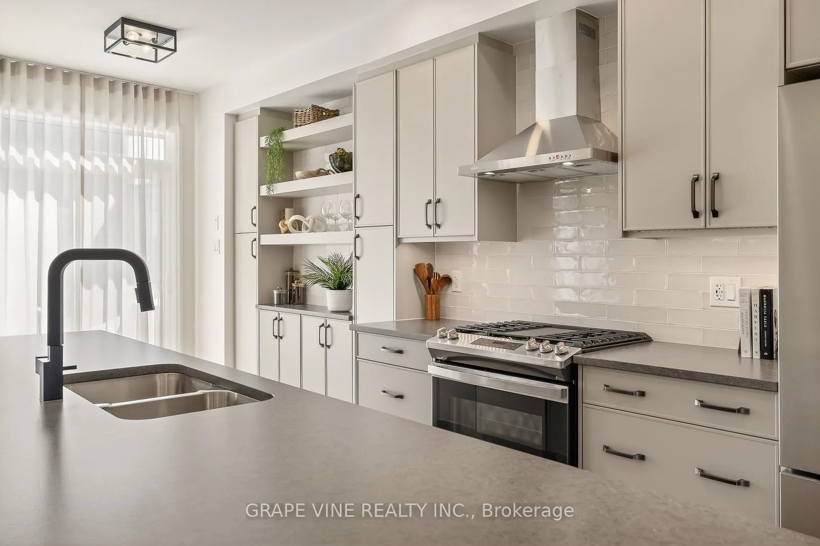 Photo 10 of 2034 Allegrini Terrace, Ottawa, Kanata - Emerald Meadows/Trailwest — HOMEH