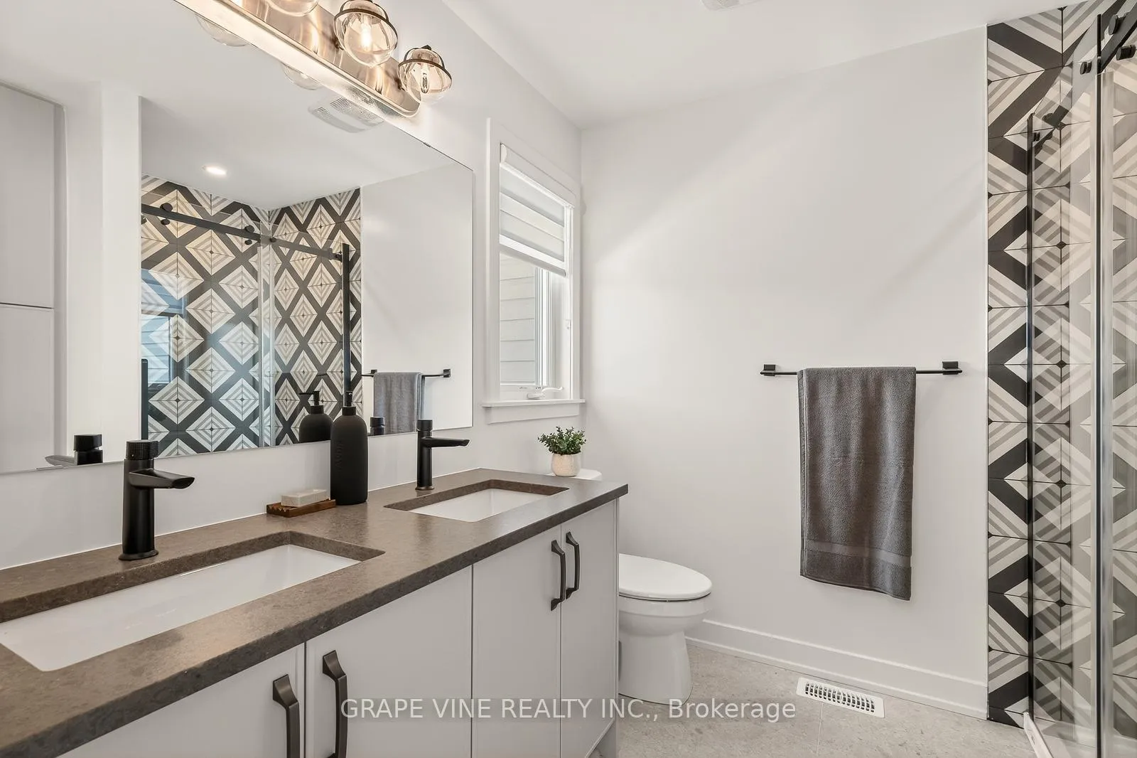 Photo 23 of 2034 Allegrini Terrace, Ottawa, Kanata - Emerald Meadows/Trailwest — HOMEH