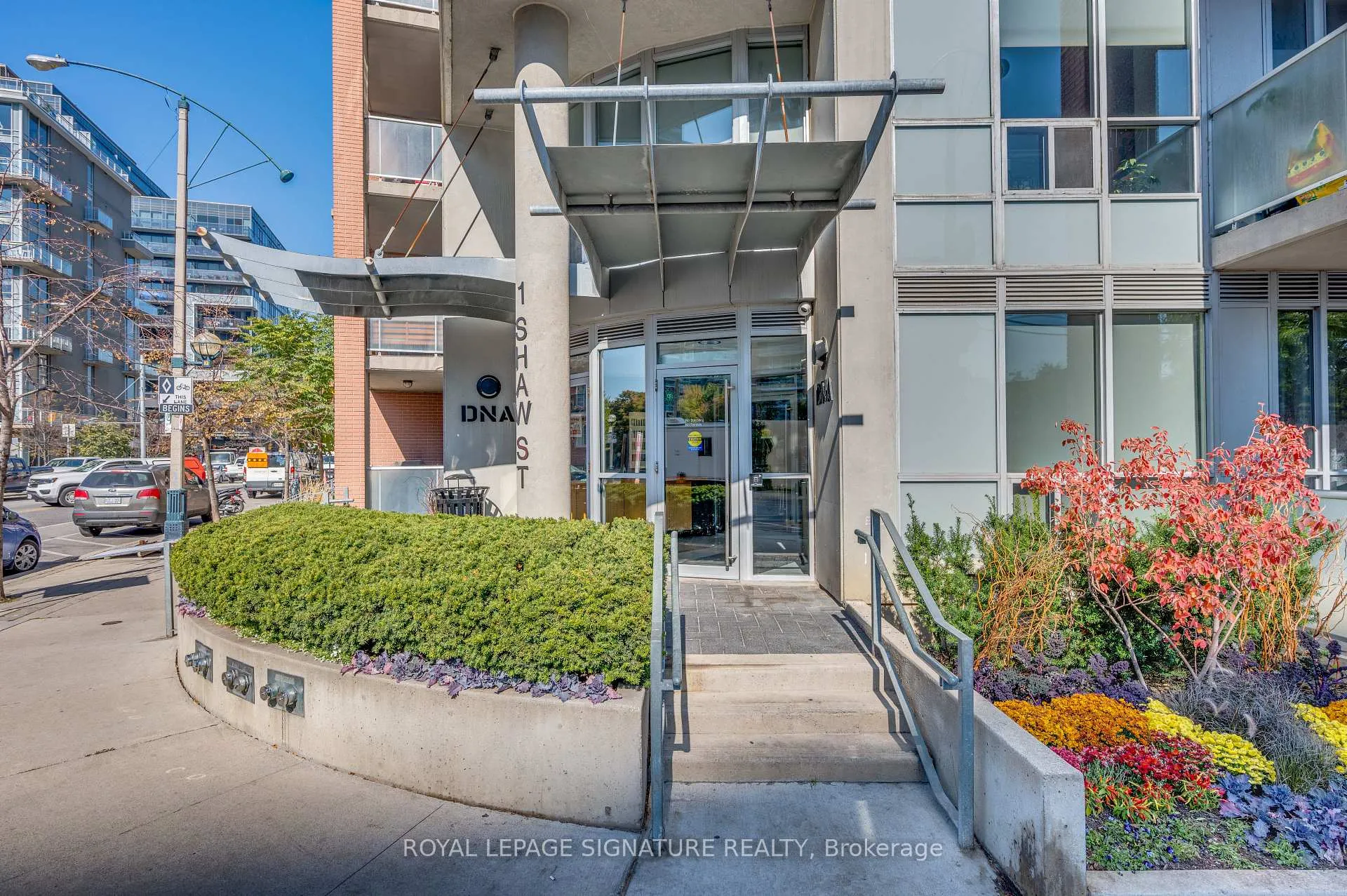 Photo 4 of Unit 421, 1 Shaw Street, Toronto, Niagara — HOMEH