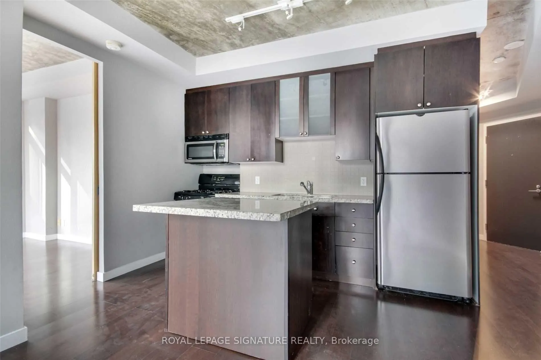Photo 9 of Unit 421, 1 Shaw Street, Toronto, Niagara — HOMEH