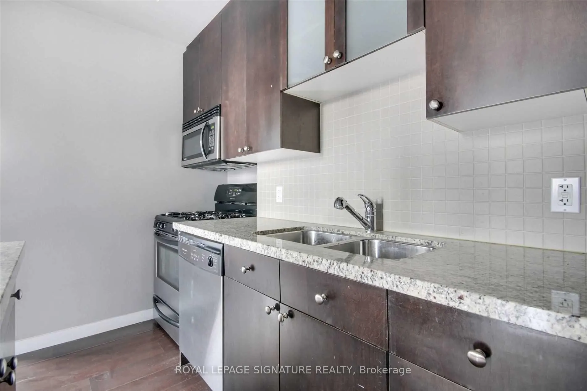 Photo 10 of Unit 421, 1 Shaw Street, Toronto, Niagara — HOMEH