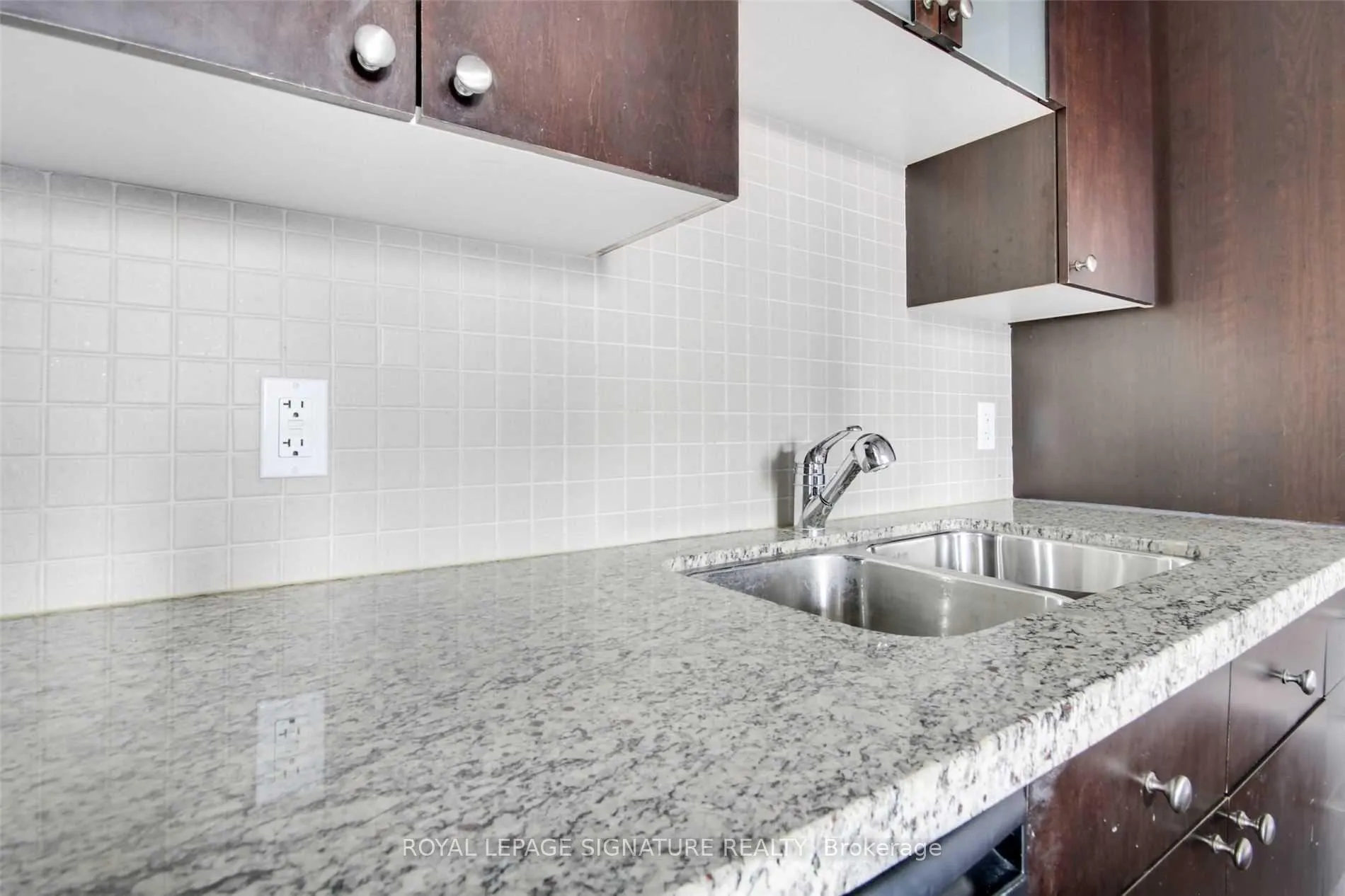 Photo 11 of Unit 421, 1 Shaw Street, Toronto, Niagara — HOMEH