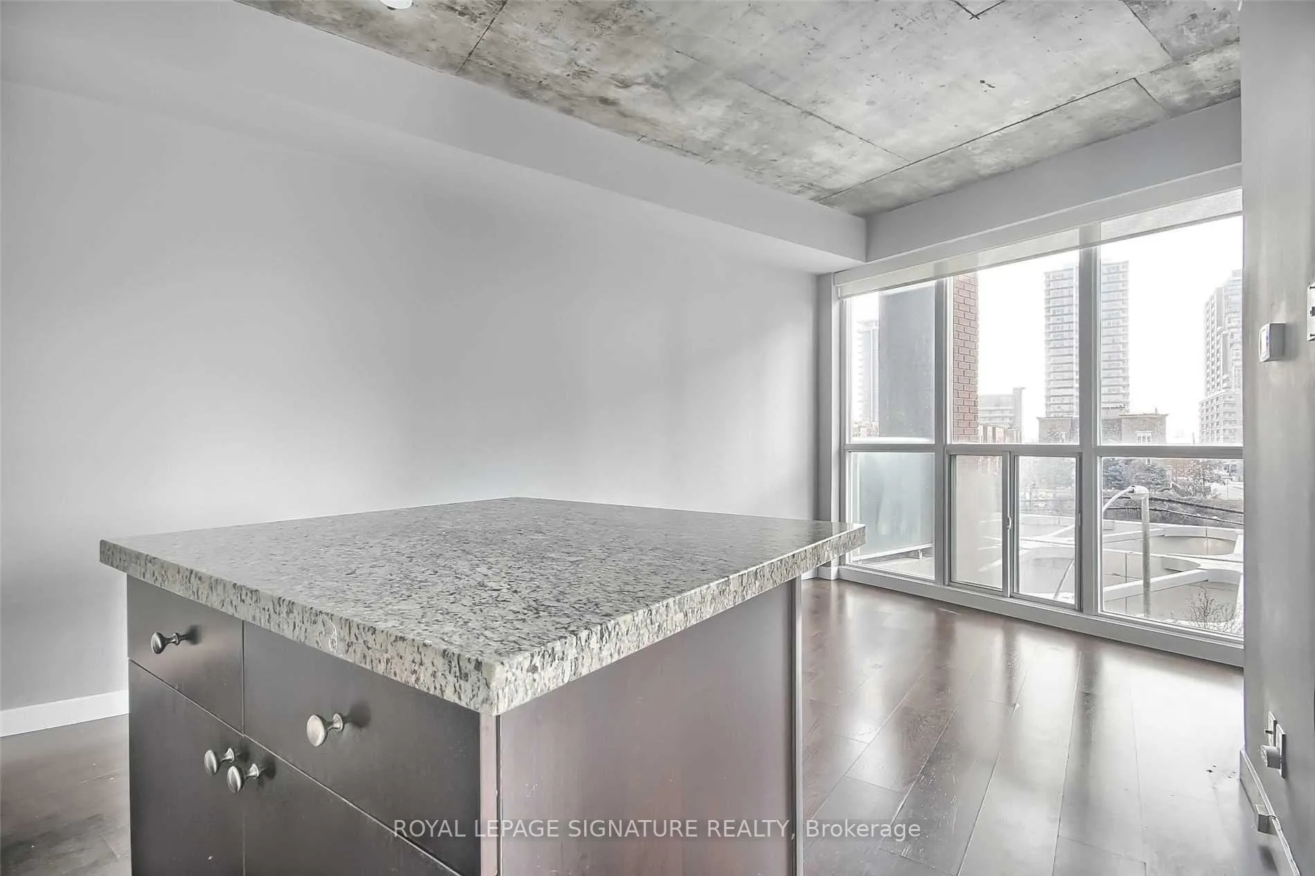 Photo 13 of Unit 421, 1 Shaw Street, Toronto, Niagara — HOMEH