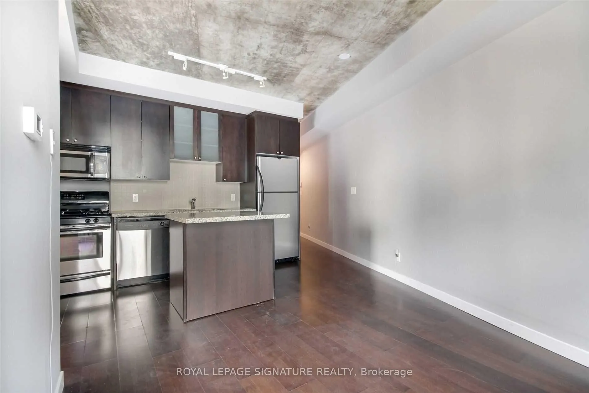 Photo 17 of Unit 421, 1 Shaw Street, Toronto, Niagara — HOMEH