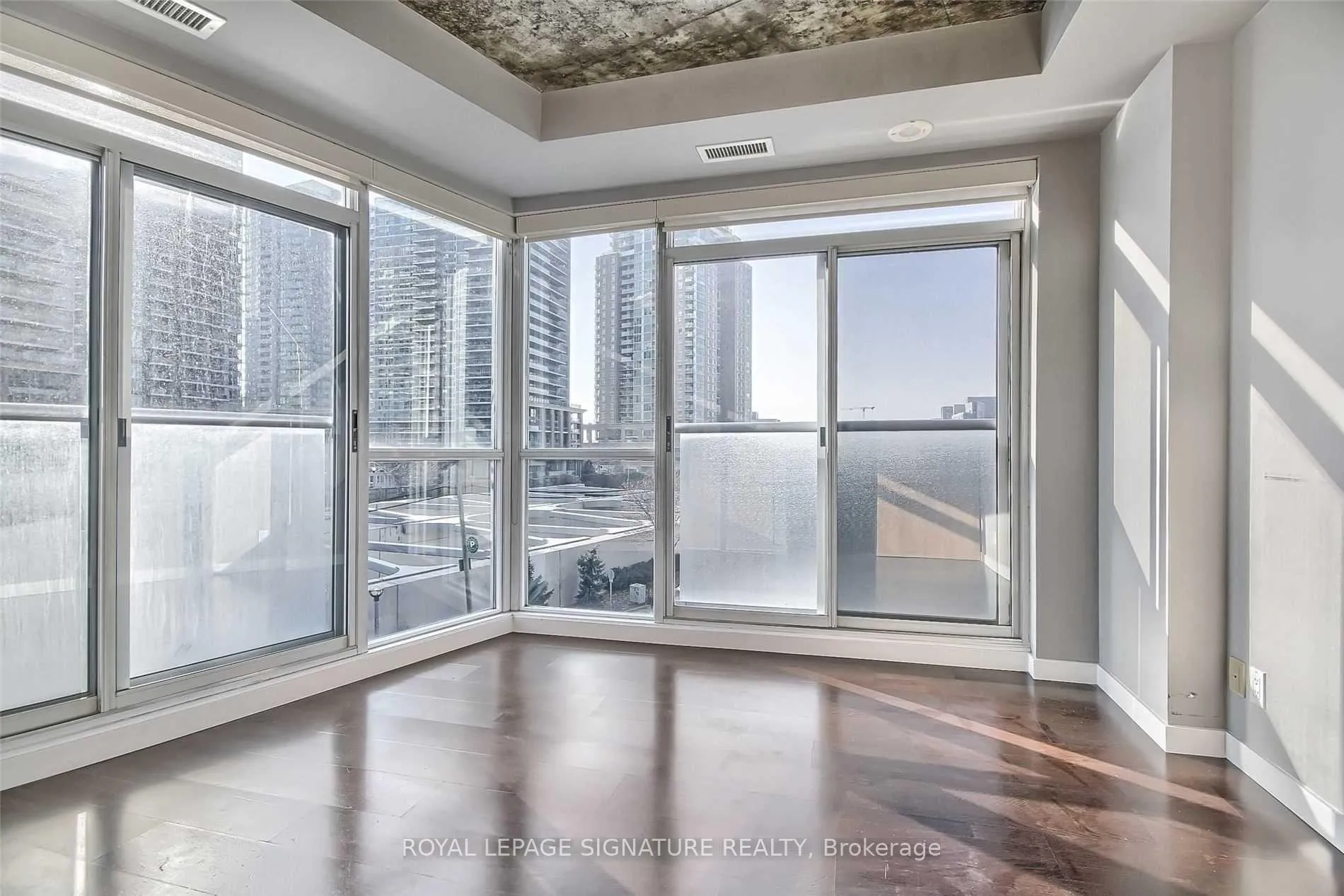 Photo 19 of Unit 421, 1 Shaw Street, Toronto, Niagara — HOMEH