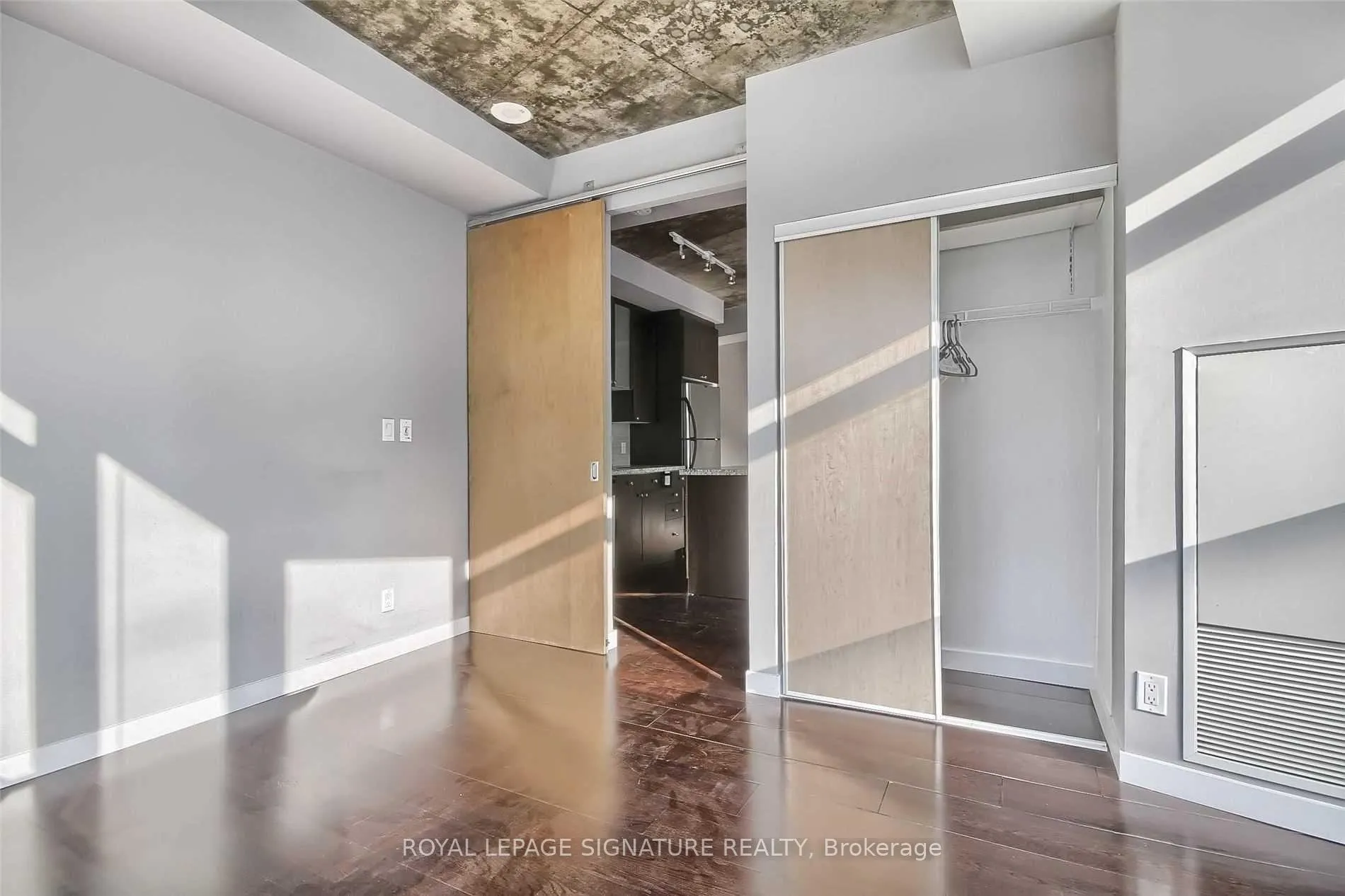 Photo 22 of Unit 421, 1 Shaw Street, Toronto, Niagara — HOMEH