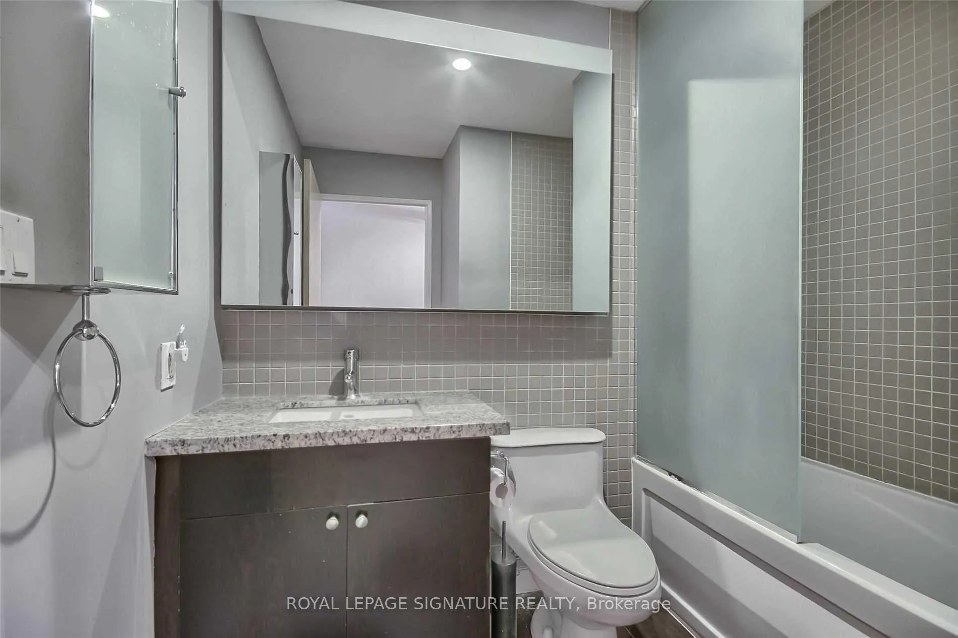 Photo 23 of Unit 421, 1 Shaw Street, Toronto, Niagara — HOMEH