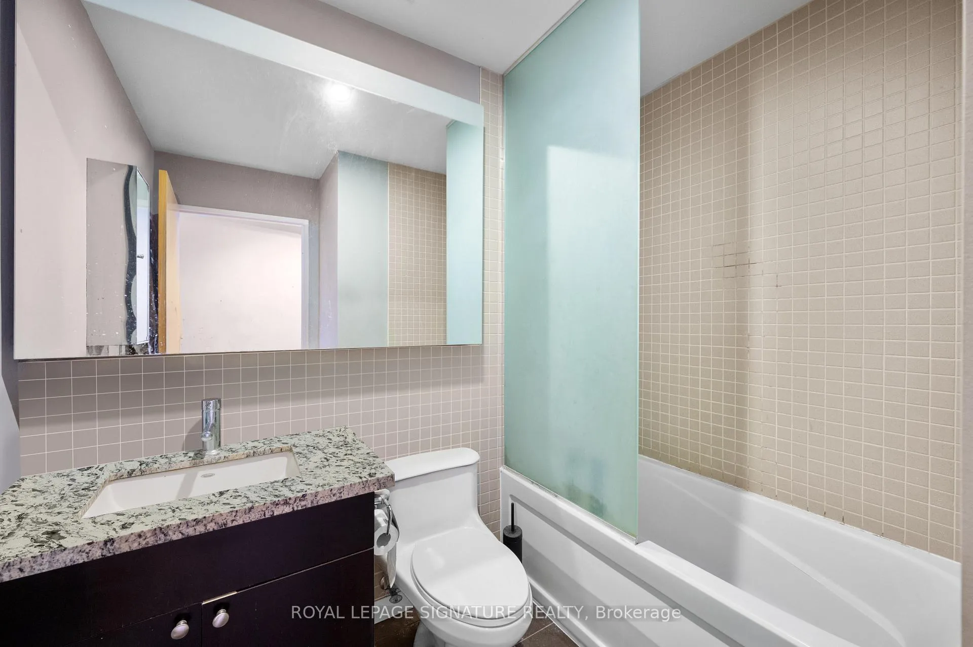 Photo 29 of Unit 421, 1 Shaw Street, Toronto, Niagara — HOMEH