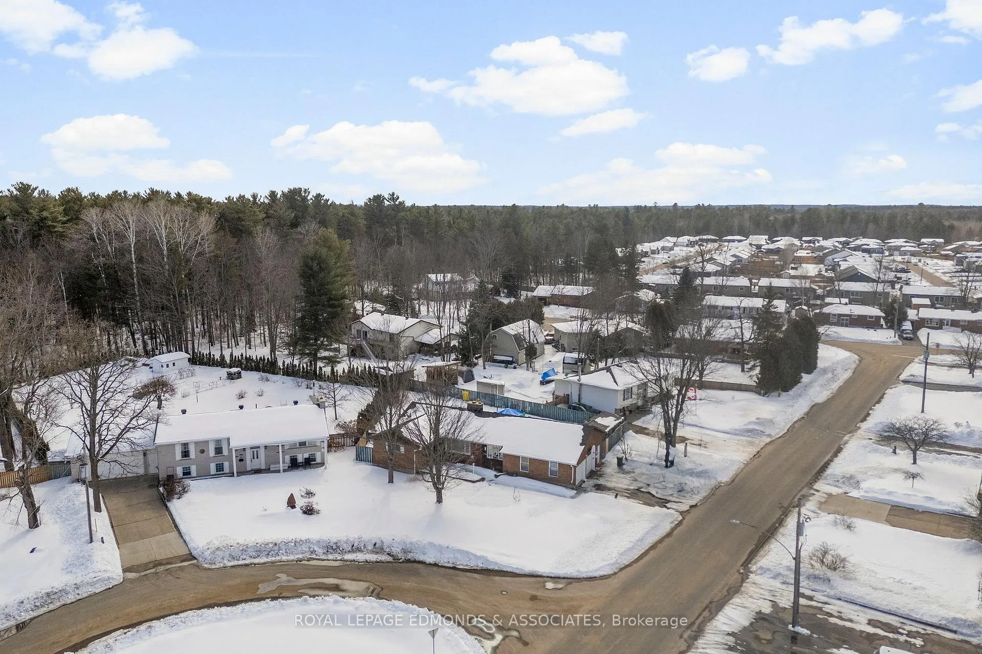 Photo 2 of 58 Hilda Street, Petawawa — HOMEH