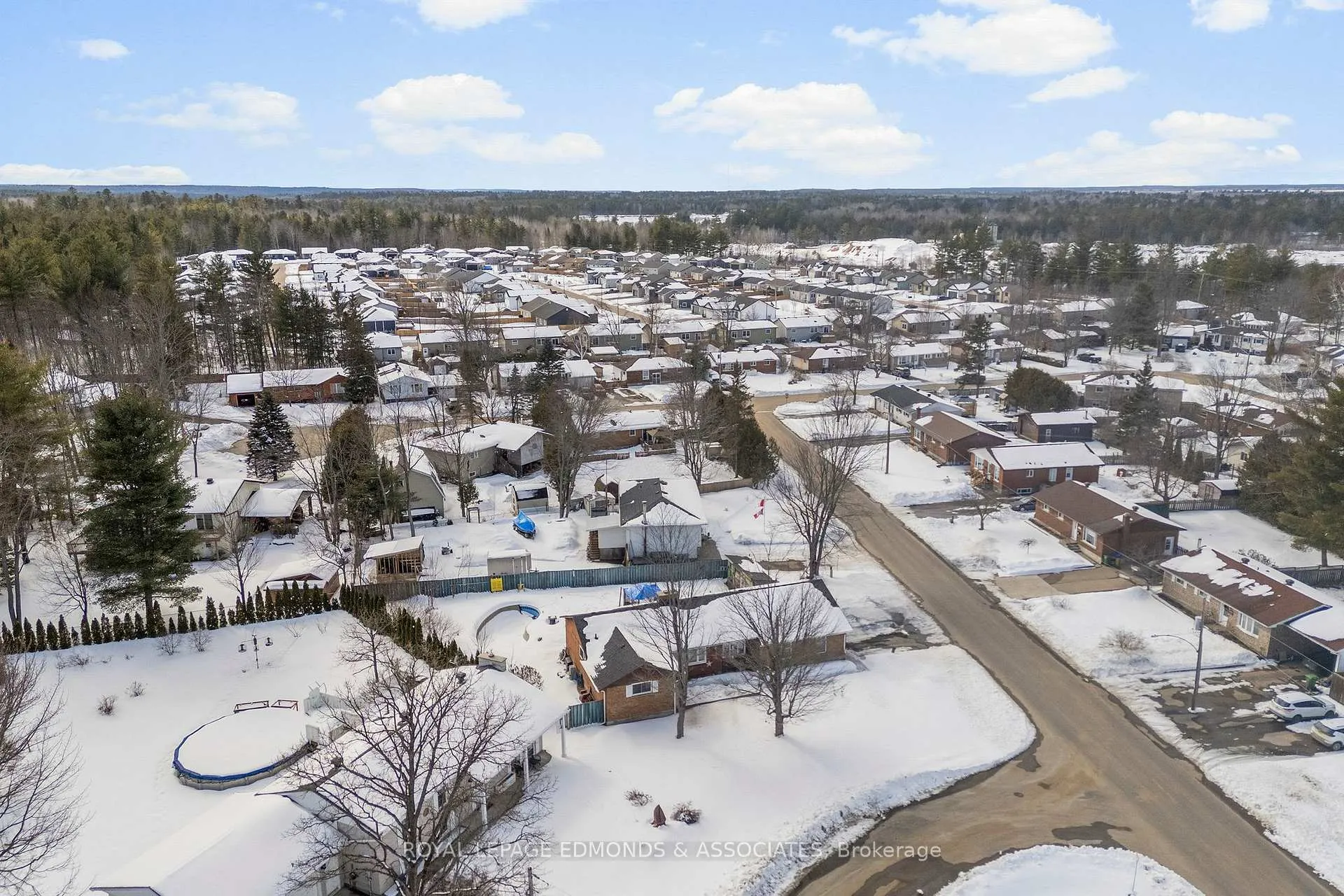 Photo 4 of 58 Hilda Street, Petawawa — HOMEH